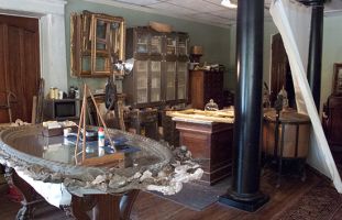 Lyric Hall Antiques & Restoration Studio, Photo by Gilles Perrin